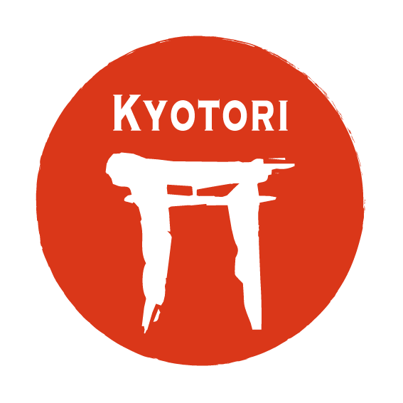 Logo avec une porte japonaise blanche dans un cercle rouge